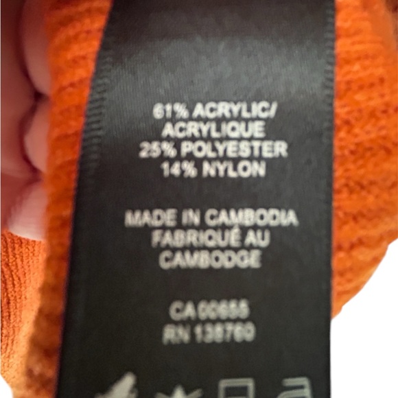 RW & Co. SWEATER. SIZE MEDIUM. - Picture 8 of 8